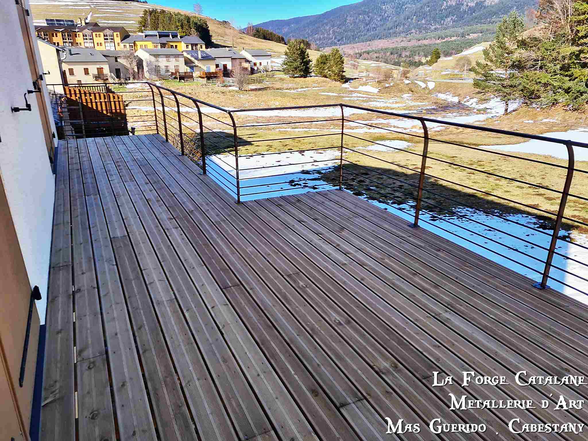 garde corps 7 lisses horizontales avec main courante deportee forge catalane.jpg